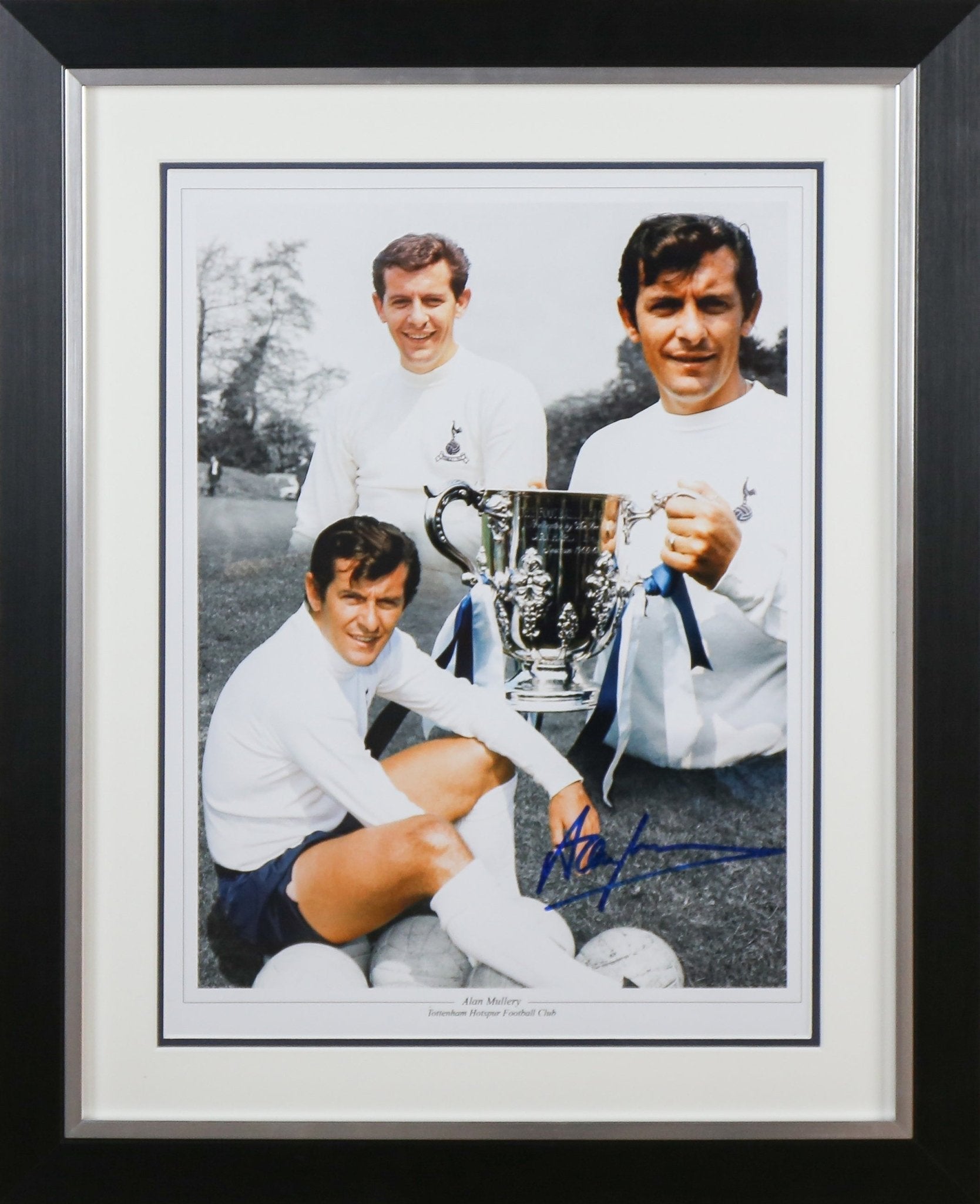Alan Mullery Signed 12x16 Photograph Framed Display - Memorabilia Framers Shop